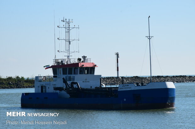 Goods loading, unloading in Astara port
