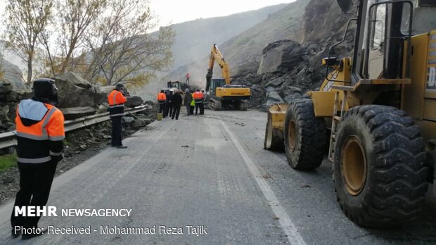 روایتی از تلاش راهداران برای بازگشایی جاده چالوس