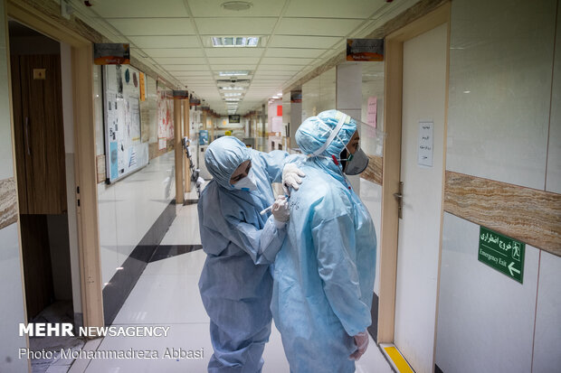 عین على جهود الطاقم الطبي في مشفى بشمال طهران