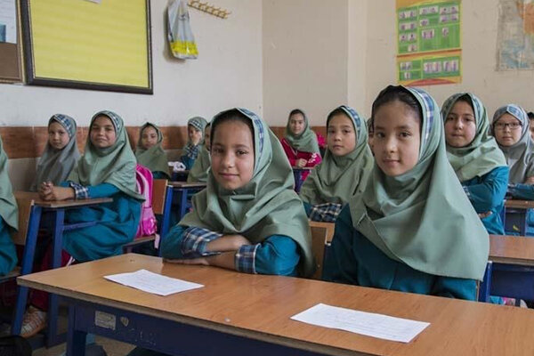 تحصیل حق دانش‌آموزان افغانستانی است