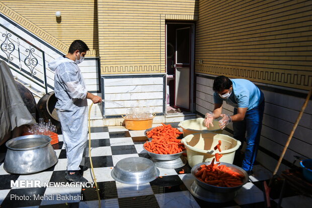 خدمت‌رسانی جهادی عکاسان خبری قم در روزهای کرونایی