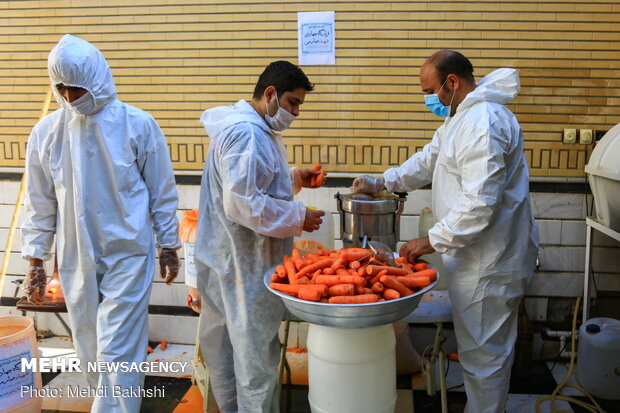 خدمت‌رسانی جهادی عکاسان خبری قم در روزهای کرونایی