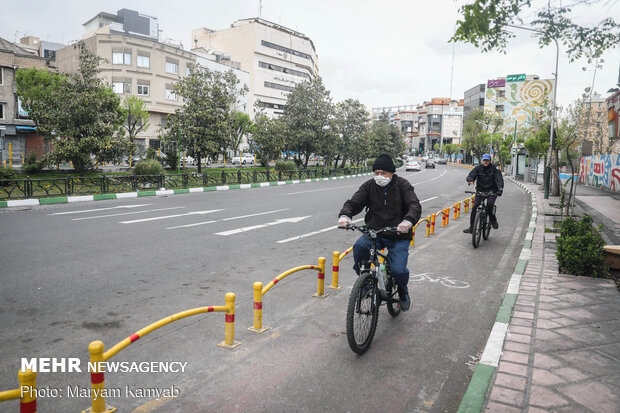 استفاده از دوچرخه به جای وسائل نقلیه عمومی توسط عده ای از شهروندان
