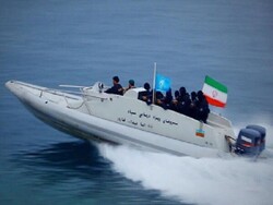 خلیج فارس میں ایرانی سپاہ اور امریکی بحریہ کا آمنا سامنا/ امریکی روایت جھوٹ پر مبنی