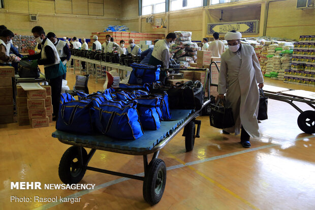 Astan Quds preparing 150k foodstuff packages for needy people