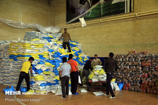 Astan Quds preparing 150k foodstuff packages for needy people