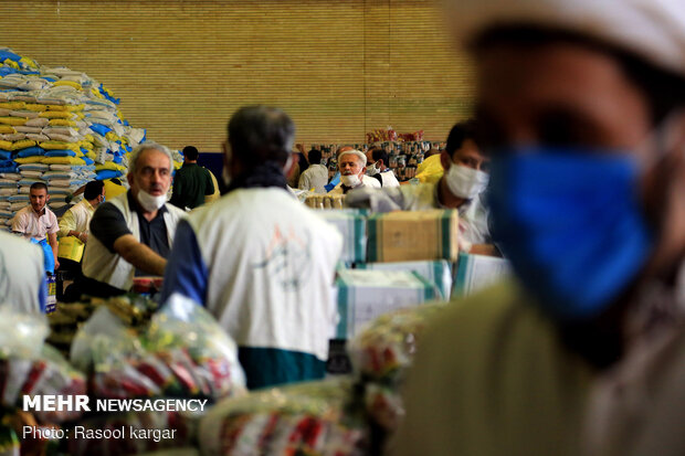 Astan Quds preparing 150k foodstuff packages for needy people