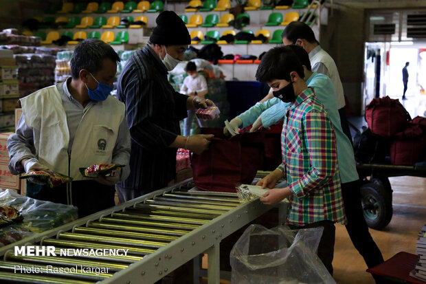 Astan Quds preparing 150k foodstuff packages for needy people