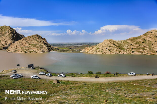 Kebar dam in Qom overflows
