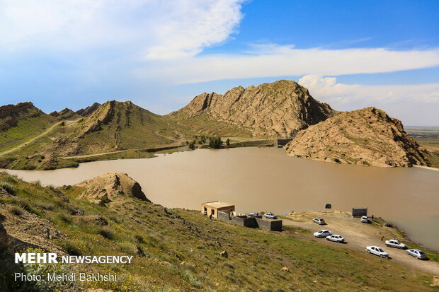 Kebar dam in Qom overflows
