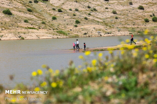 Kebar dam in Qom overflows
