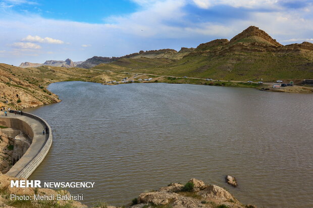 Kebar dam in Qom overflows
