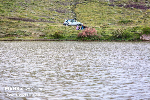 Kebar dam in Qom overflows
