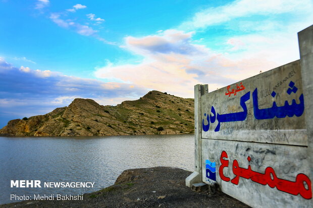 Kebar dam in Qom overflows
