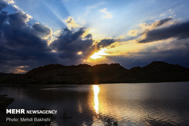 Kebar dam in Qom overflows
