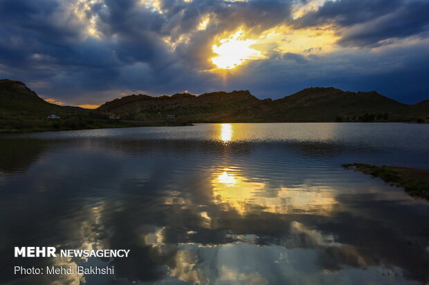 Kebar dam in Qom overflows
