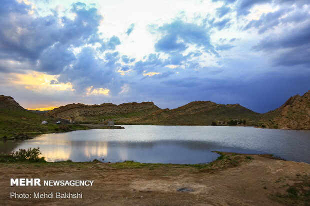 Kebar dam in Qom overflows
