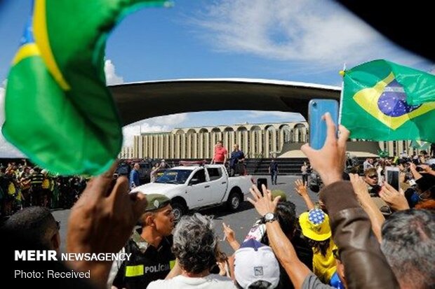 همراهی رئیس جمهور برزیل با اعتراضات علیه قرنطینه