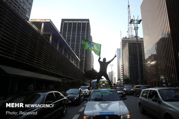 همراهی رئیس جمهور برزیل با اعتراضات علیه قرنطینه