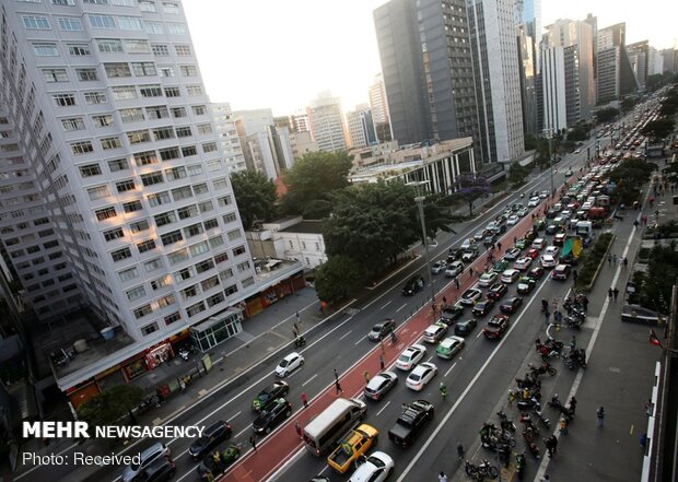 همراهی رئیس جمهور برزیل با اعتراضات علیه قرنطینه