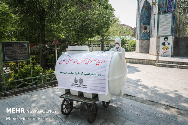 کارگاه تولید گان،آبمیوه گیری و پخش ضدعفونی کننده در آستان امامزادگان عبدالله و زید (ع)