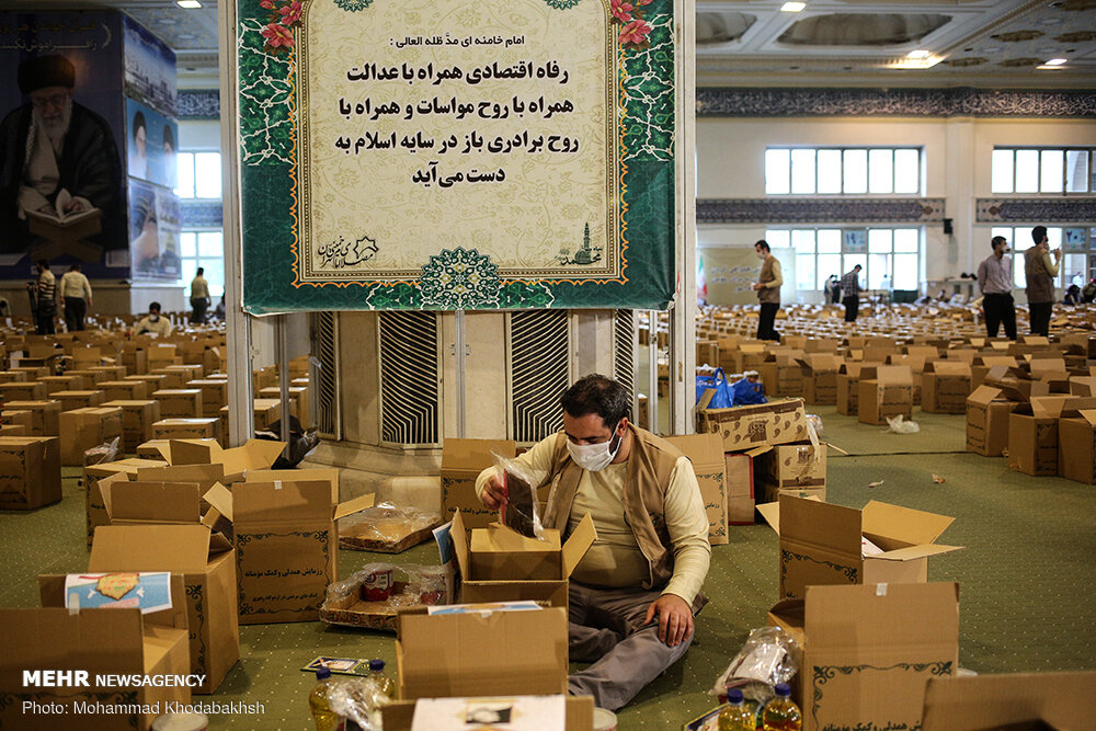 Basij forces preparing livelihood assistance packages in Tehran

