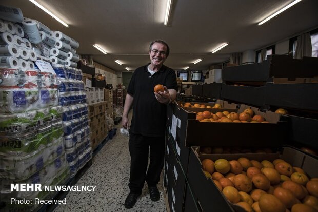 توزیع کمک های غذایی بین مردم نیازمند اسپانیا