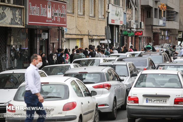 Life goes on in Tehran amid coronavirus pandemic