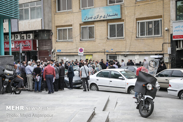 Life goes on in Tehran amid coronavirus pandemic