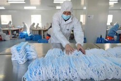 الصين تصادر عشرات الملايين من الكمامات الطبية بعد شكاوى دولية