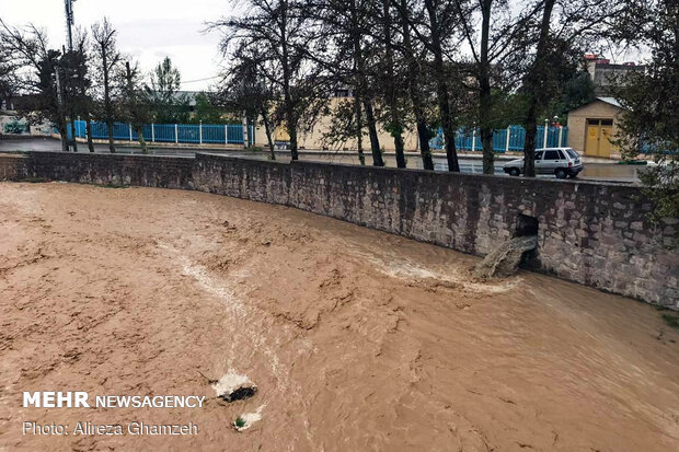 تندباد و باران شدید در استان سمنان