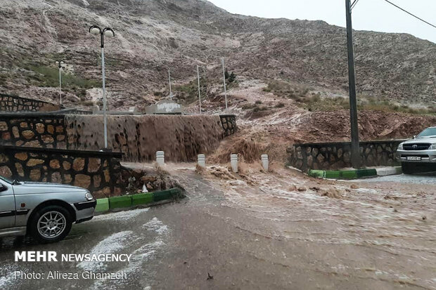 تندباد و باران شدید در استان سمنان
