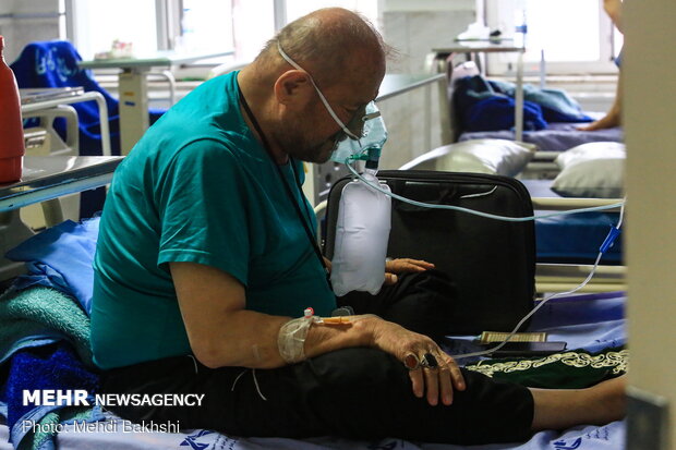 Tireless staff of Kamkar Hospital in Qom 