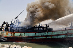 Two vessels catch fire in Bandar Abbas