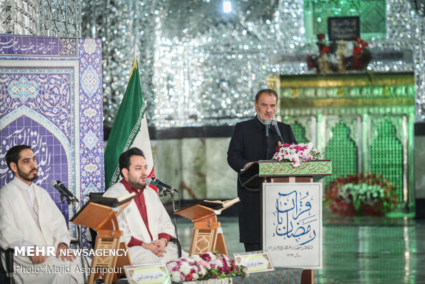 Quran recitation in Shah Abdol-Azim shrine during Ramadan