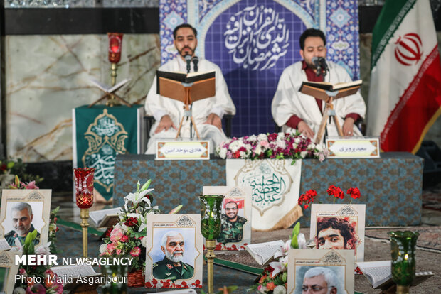 Quran recitation in Shah Abdol-Azim shrine during Ramadan