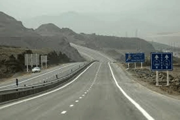 نبود دید کافی در محورهای ارتباطی ایلام به دلیل گرد و غبار
