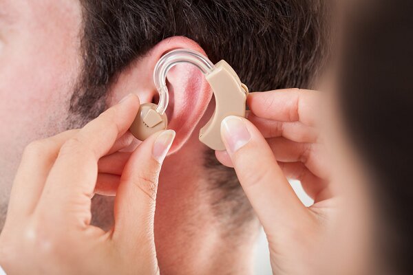فرآیند تجویز سمعک حق انحصاری متخصصین شنوایی شناسی است