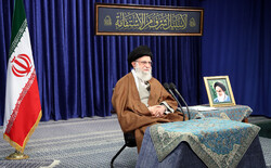 قائد الثورة الاسلامية يتفقد 7 مجموعات صناعية عبر الإتصال المصور