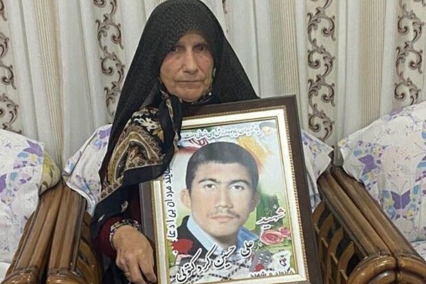 مادر شهید گلستانی حقوق یک‌ ماه خود را به آسیب‌دیدگان کرونا بخشید