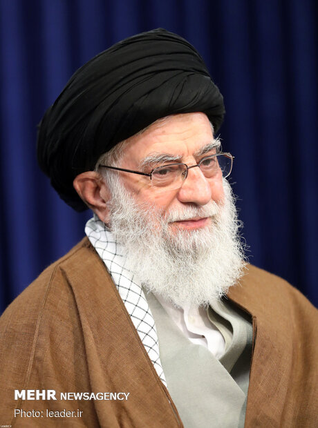 Ayatollah Khamenei meets with laborers via video conference
