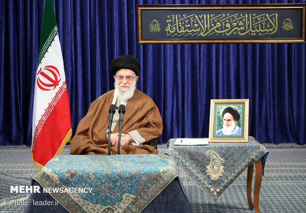 Ayatollah Khamenei meets with laborers via video conference
