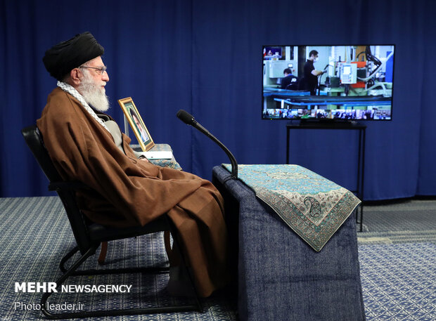 Ayatollah Khamenei meets with laborers via video conference
