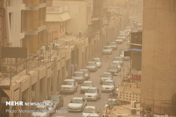 خوزستان در هاله ای از گرد و خاک فرو رفت