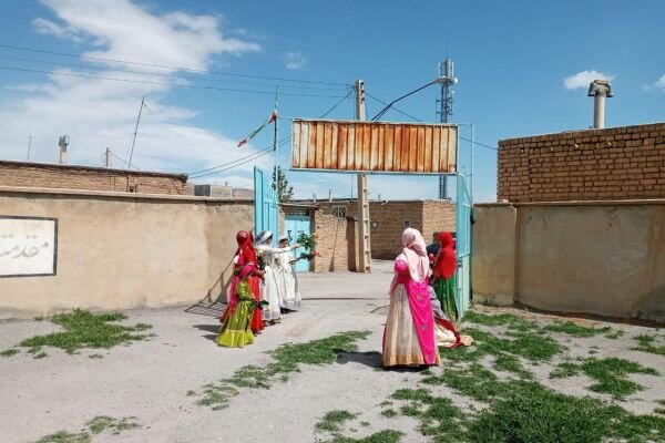 کلنگ زنی یک واحد آموزشی در روستای دزج دهاقان - خبرگزاری مهر | اخبار ایران و  جهان | Mehr News Agency