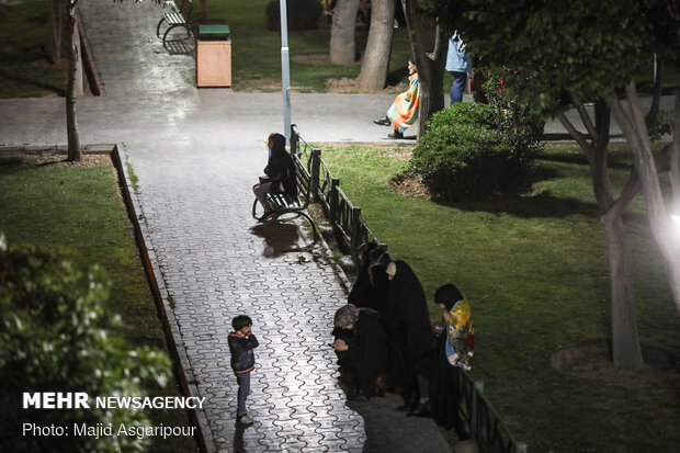 حضور شبانه مردم در خیابان ها پس از زلزله تهران