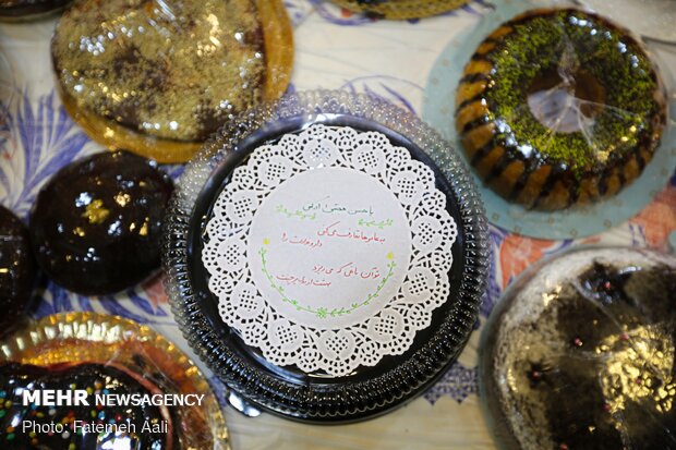 توزیع کیک میلاد امام حسن علیه السلام در تهران
