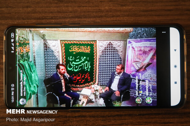 ماه آستان امامزاده حسن در غرب تهران بدلیل رعایت پروتکل های بهداشتی تعطیل است. برنامه های همه ساله ماه رمضان بصورت آنلاین از شبکه های مجازی پخش می شود.