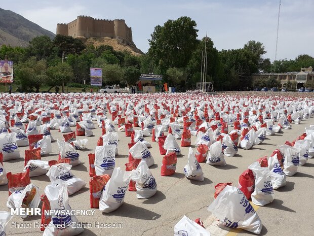 توزیع 35 هزار بسته معیشتی در لرستان