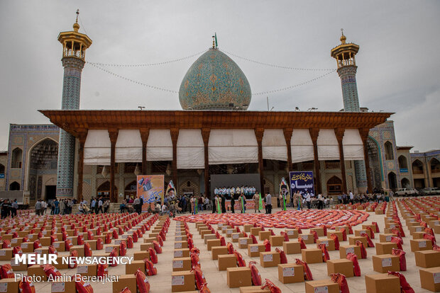 82,000 foodstuff packages distributed in Shiraz